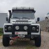 Land Rover Defender 110 uzávěrky ARB, podvozek OME, střešní nosič Rhino-Rack, zásuvkový systém, držák rezervy, dohušťování kol ARB