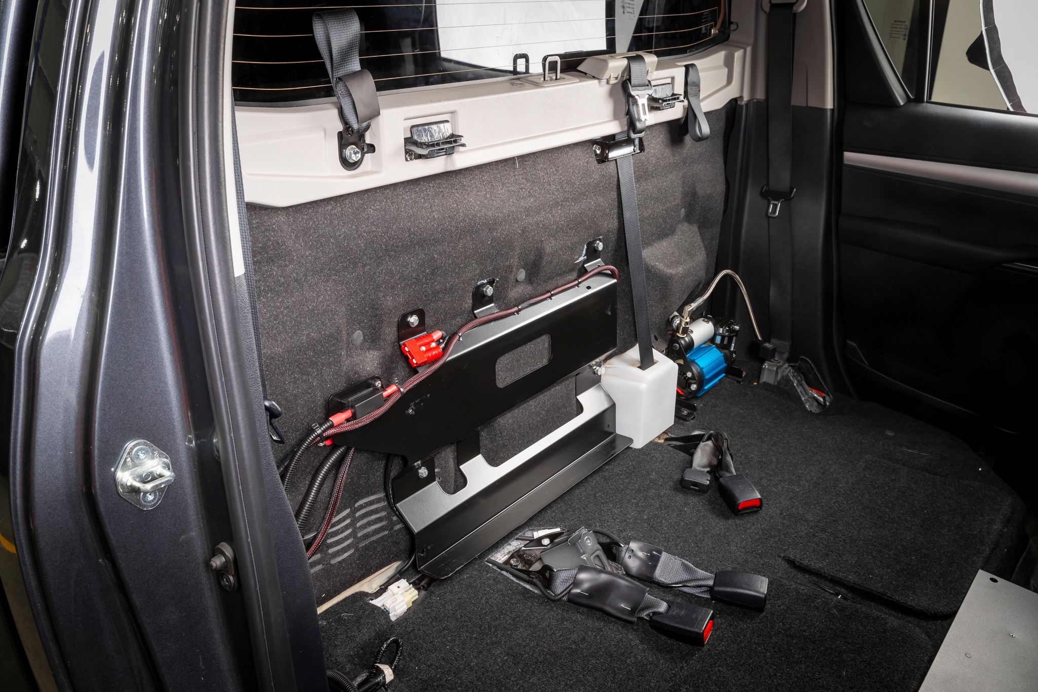 Mont&aacute;žn&iacute; kit baterie ARB Slimline pro Hilux 15+