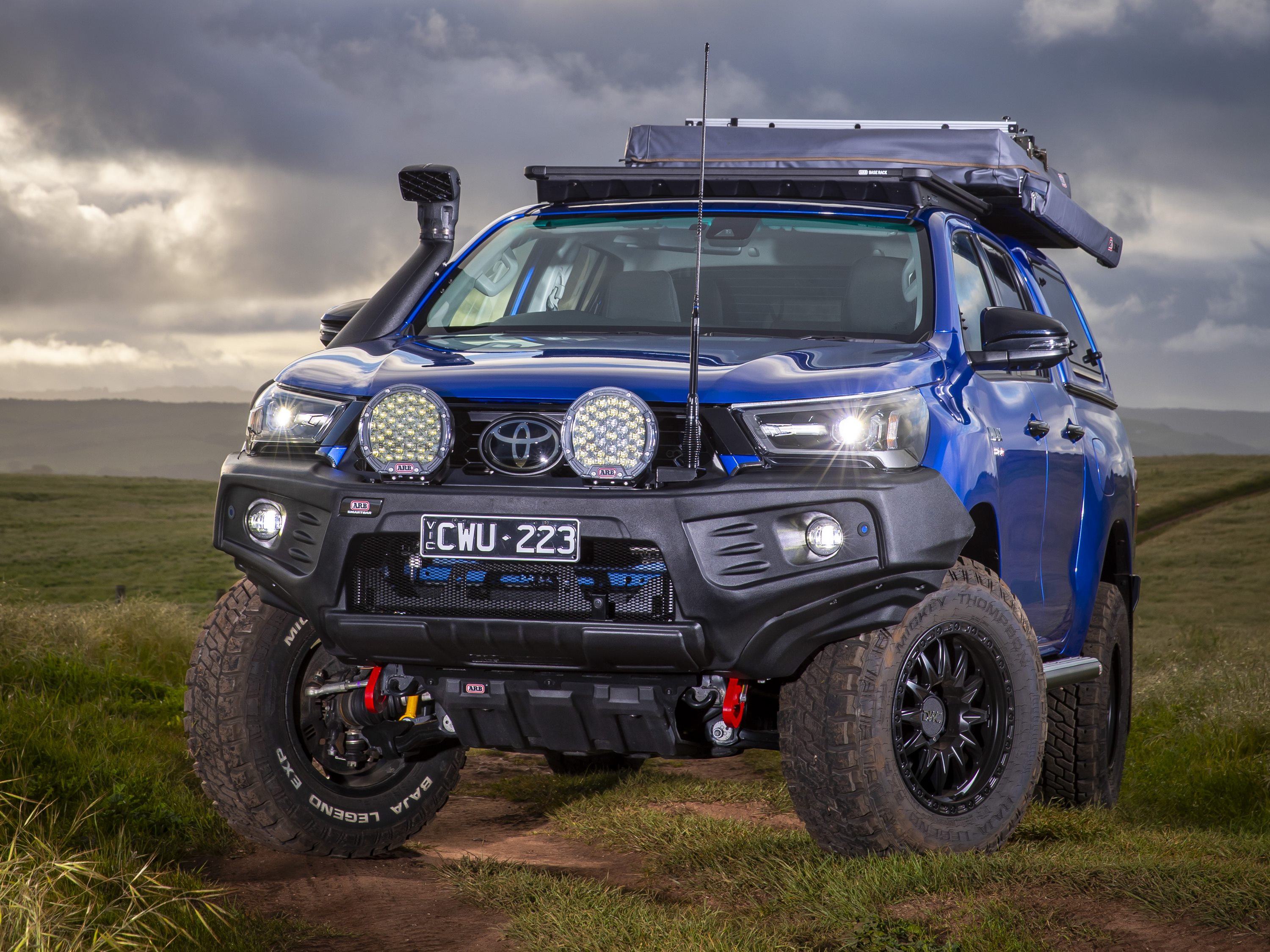 ARB n&aacute;razn&iacute;k StealthBar Hilux 16+ včetně mont&aacute;žn&iacute; sady navij&aacute;ku